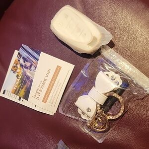 keyfob holder for chevy. with a bow (white gold)